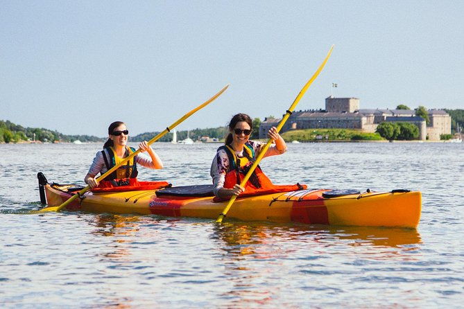 family-and-kids-friendly-private-kayak-tour-in-stockholm-archipelago-2