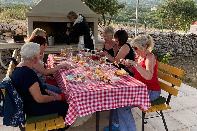 family-run-vineyard-tour-award-winning-wine-tasting-delicacies