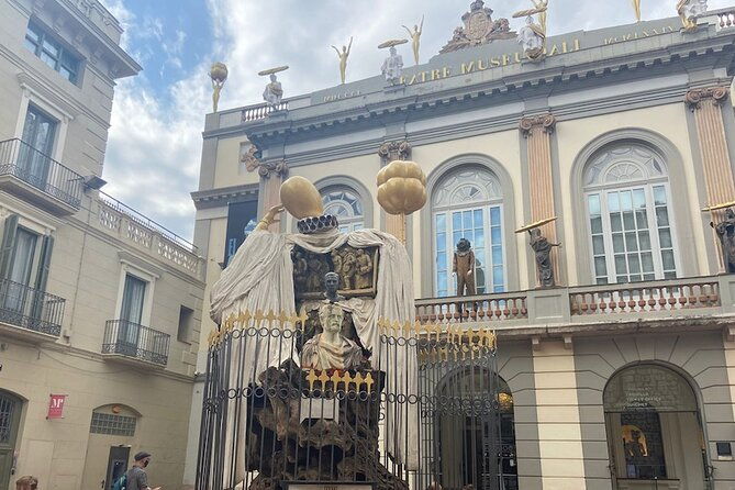 figueres-walking-tour-with-guided-visit-to-the-dali-museum