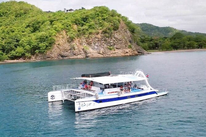 flamingo-family-fun-catamaran-snorkelcomfortable-shaded-seating
