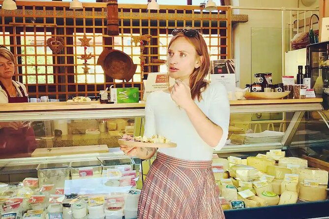 food-and-wine-tasting-with-a-sommelier