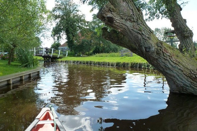 fresh-nose-tour-with-the-canoe-through-the-nature-near-amsterdam