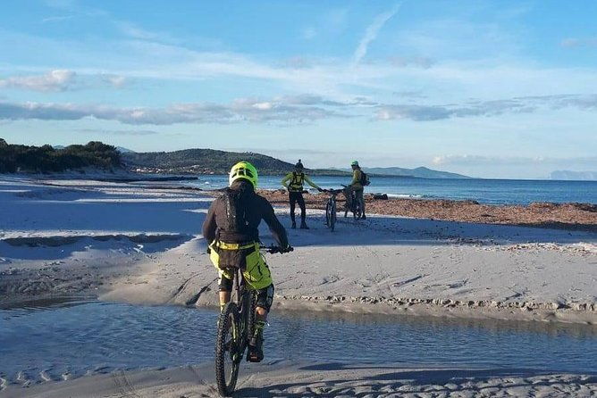 from-the-hills-to-oasi-biderosa-capo-comino-with-electric-mountain-bikes