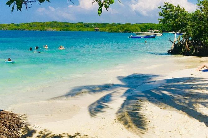full-day-rosario-islands-playa-agua-azul-cholon-playa-blanca