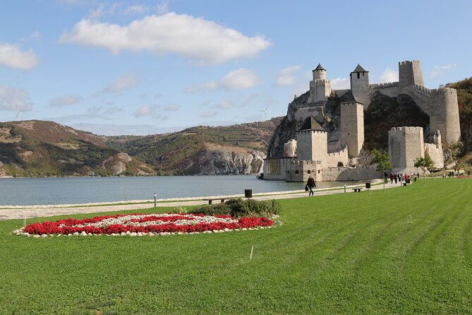 full-day-tour-along-danube-with-three-stronghold-sightseeing-and-wine-tasting
