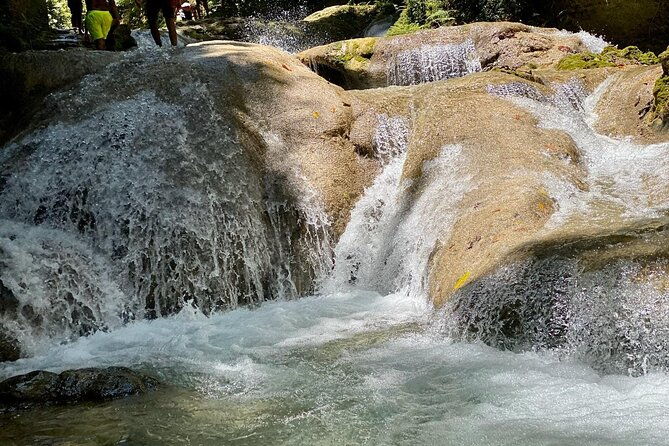 full-day-tour-to-the-blue-hole-and-dunns-river-falls