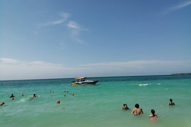 full-day-tranquil-beach-premium-terrestrial-plus-rosario-islands