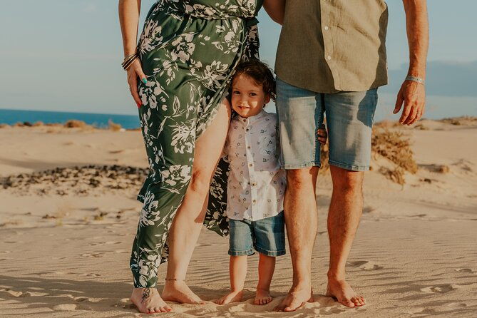 fun-and-spontaneous-family-photoshoot-corralejo-fuerteventura