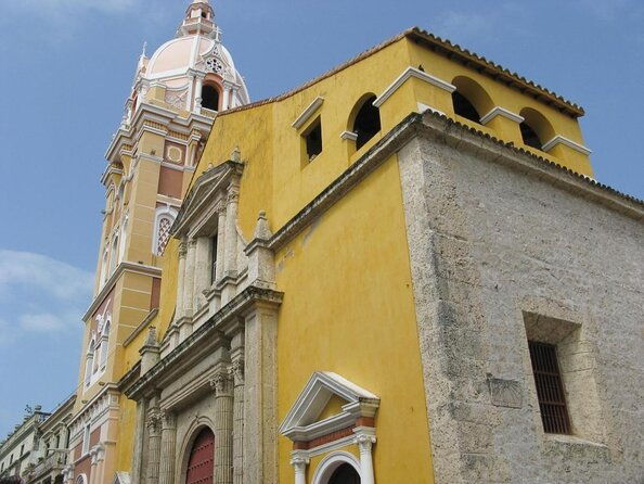 fun-scooter-ride-thru-the-walled-city-and-the-mythical-getsemani