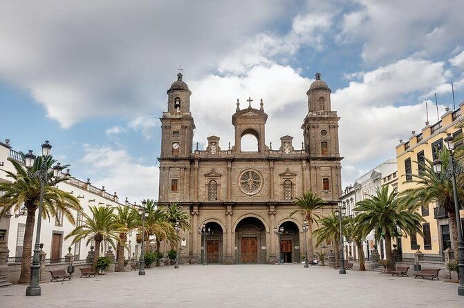 gastronomic-bike-tour-through-las-palmas-at-night