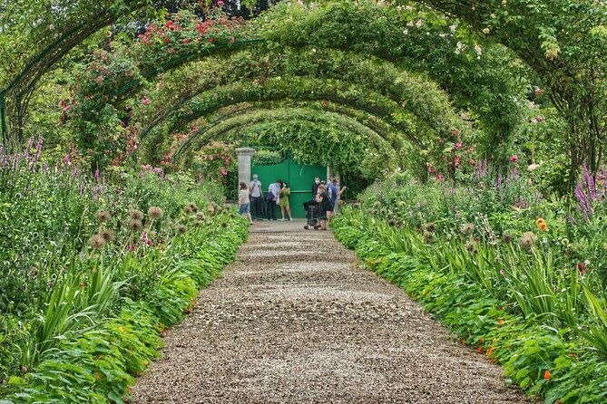 giverny-and-rouen-private-full-day-tour-from-paris-van-and-guide