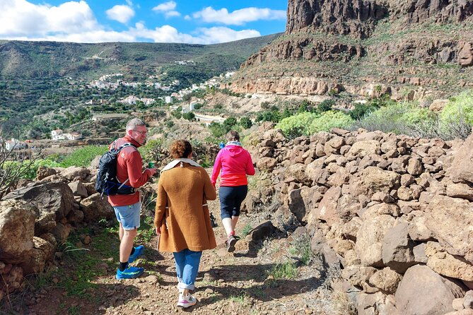 gran-canaria-cave-oasis-red-gorge-adventure-cosy-picnic