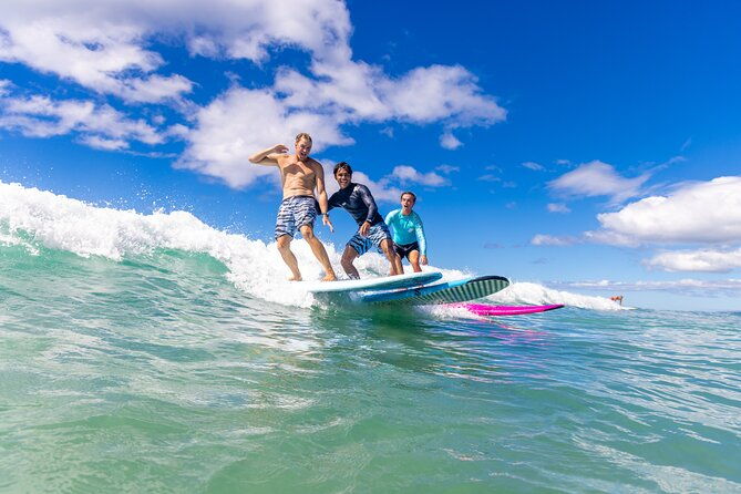 group-surf-lesson-in-the-heart-of-waikiki