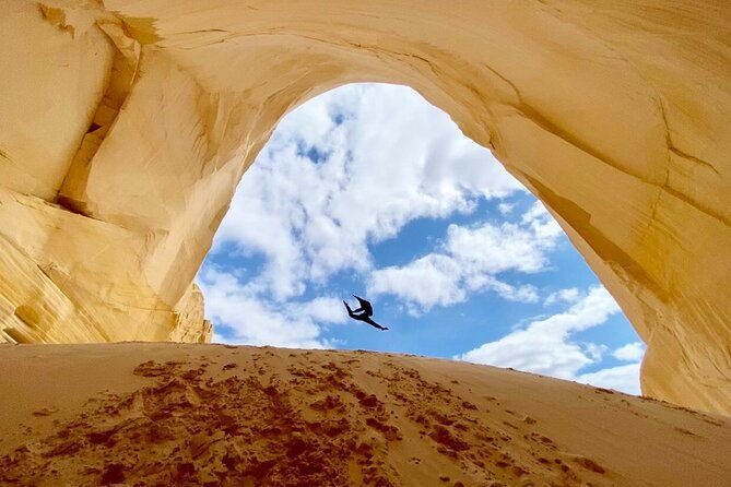guided-hike-through-peekaboo-great-chamber-combo-small-group