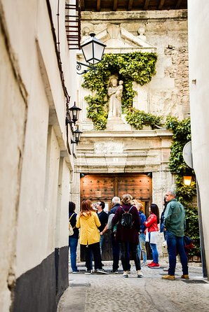 guided-tour-medieval-basin-monuments-3