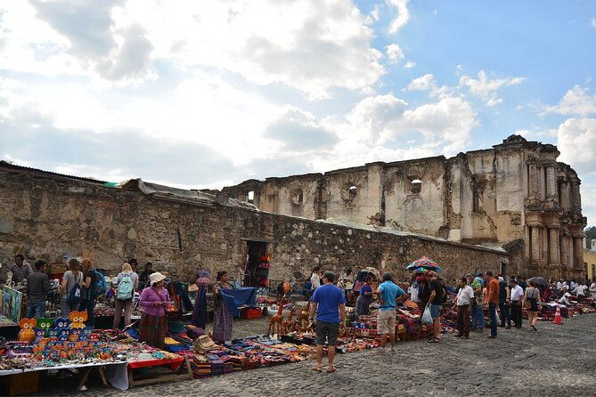 guided-walking-tour-in-antigua-guatemala