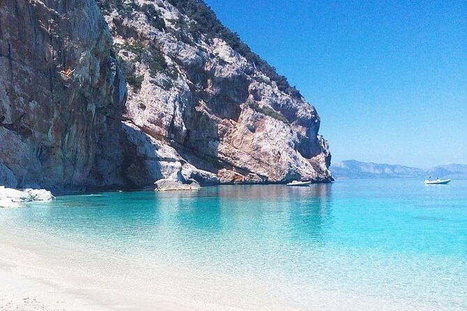 gulf-of-orosei-speedboat-trip-with-aperitif-from-cala-gonone-2