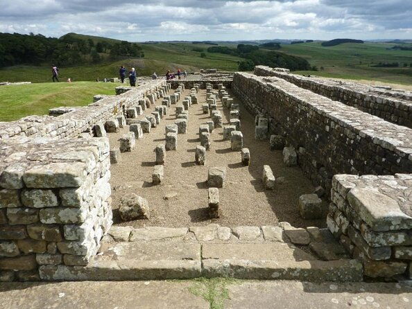 hadrians-wall-day-tour-a-guided-walk-of-the-roman-frontier-2