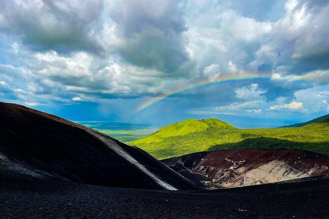 half-day-private-tour-of-cerro-negros-volcano-boarding