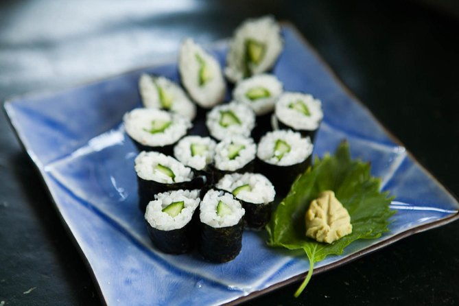 hands-on-sushi-rolls-class