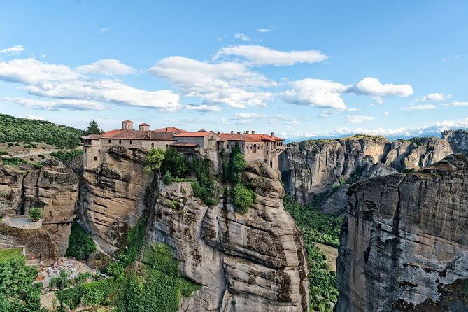 hiking-in-magnificent-meteora