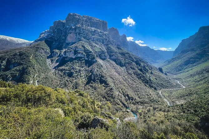 hiking-in-vikos-gorge