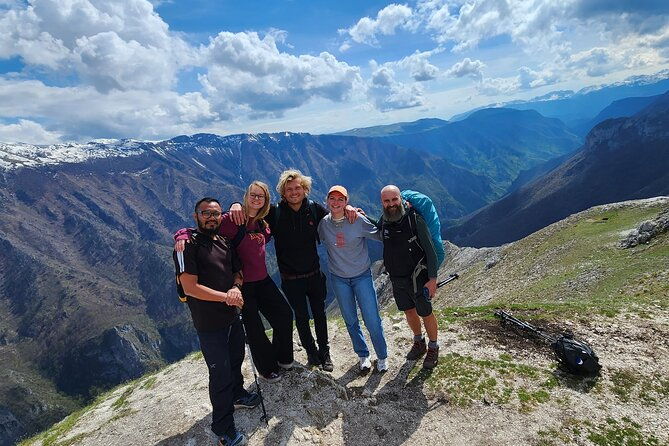 hiking-snowshoeing-to-the-last-traditional-bosnian-village-lukomir-2