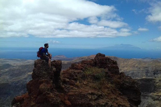 hiking-to-antonia-peak