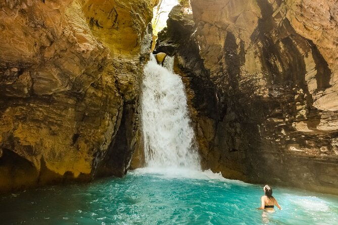 hiking-tour-of-la-leona-waterfall-with-lunch