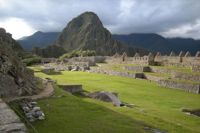 hire-a-fluent-english-speaking-and-professional-machu-picchu-guide