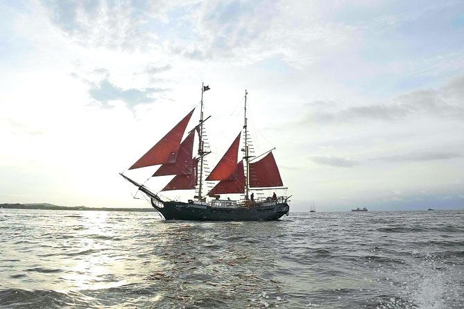 historic-fort-tourisland-beach-trip-on-pirate-sail-boatdrinks