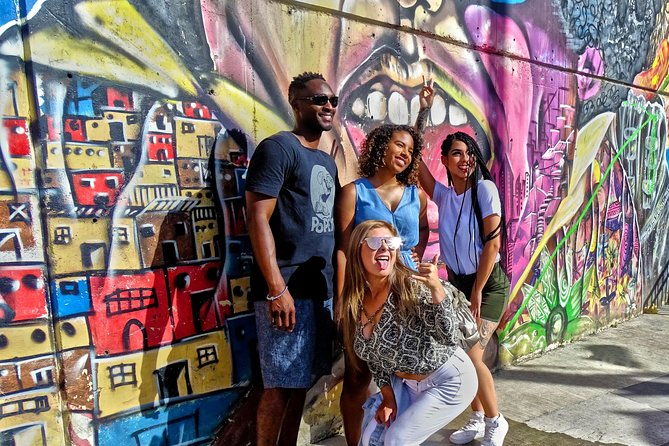 history-and-street-art-tour-in-comuna-13