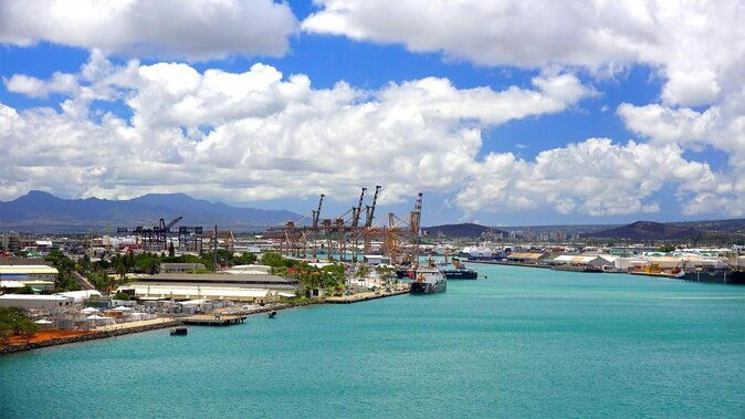 honolulu-harbor-cruise-terminal-transfer-by-luxury-vehicle