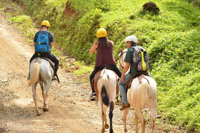 horseback-riding-through-the-jungle