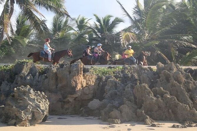 horseback-riding-to-maimon-river-from-punta-cana