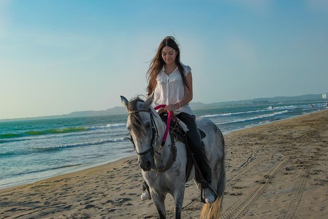 horseback-riding-tour-in-beach-of-cartagena