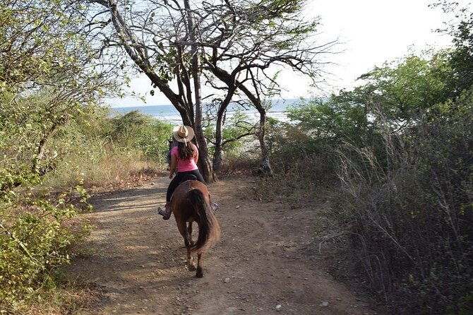 horseback-riding-tour-in-playa-maderas-san-juan-del-sur-also-in-costa-rica