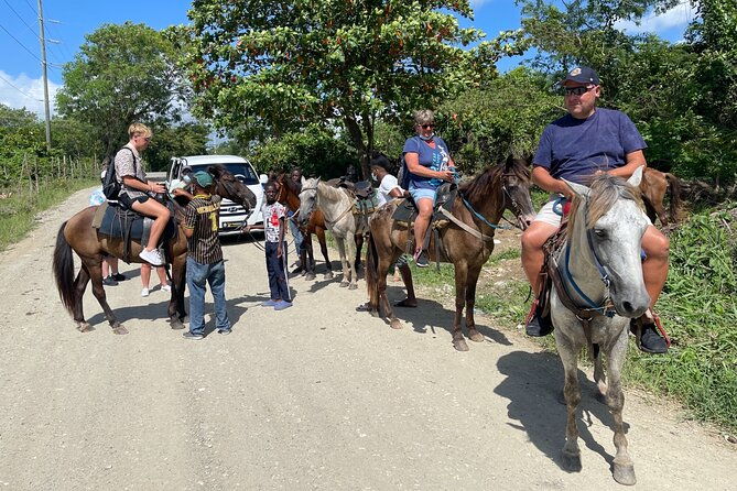 horseback-riding-tours-by-the-beach