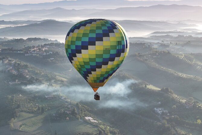 hot-air-balloon-over-the-hills-of-pienza-montalcino-and-val-dorcia