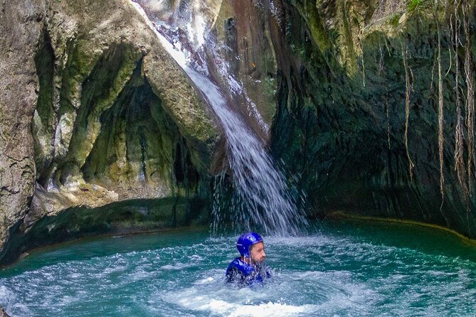 hotels-airbnb-villas-pick-up-waterfalls-of-damajagua