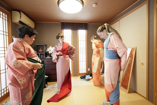 how-to-wear-a-kimono-lesson-at-west-side-of-tokyo