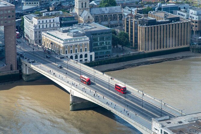 in-jack-the-ripper-footsteps-private-black-cab-tour-in-london