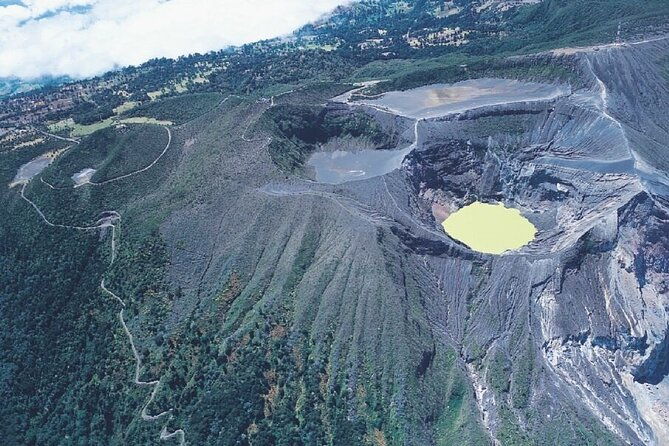 irazu-volcano-and-mineral-hot-springs-at-hacienda-orosi