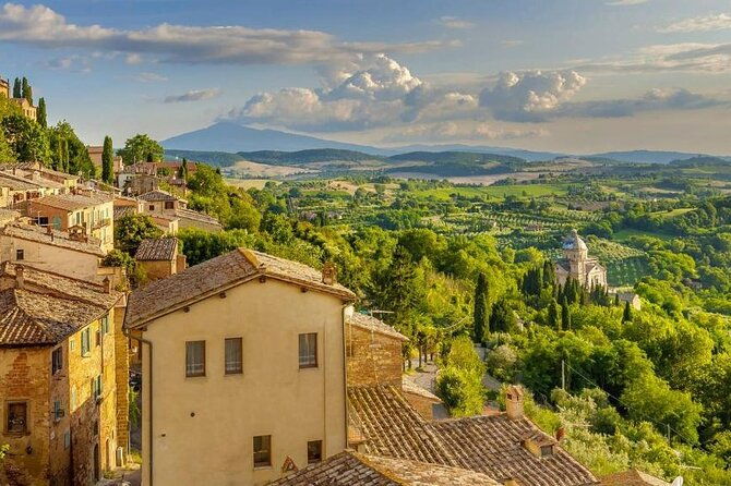 italian-wine-tasting-with-professional-sommelier-in-montepulciano