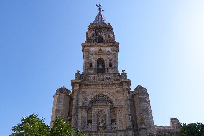 jerez-historic-guided-tour-with-horse-show