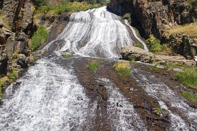 jermuk-waterfall-noravank-wine-tasting-khor-virap