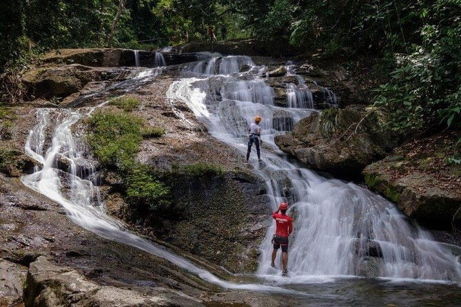 jungle-canopy-zipline-waterfall-rappelling-bocawina-falls