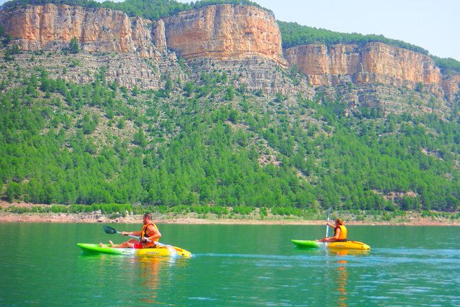 kayak-routes-in-a-lake