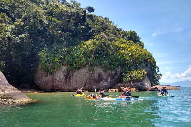 kayaking-experience-through-the-islands-of-paraty