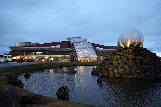 keflavik-to-reykjavik-private-luxury-airport-transfer